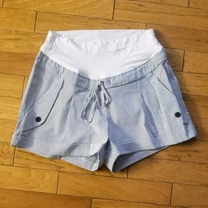 Pinstriped maternity shorts